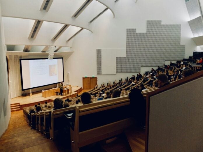 Why Colleges Struggle to Provide Career Guidance at Scale Why Colleges Struggle to Provide Career Guidance at Scale